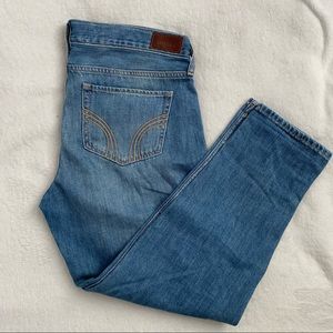 HOLLISTER LOW RISE RIPPED BOYFRIEND JEANS 🤍